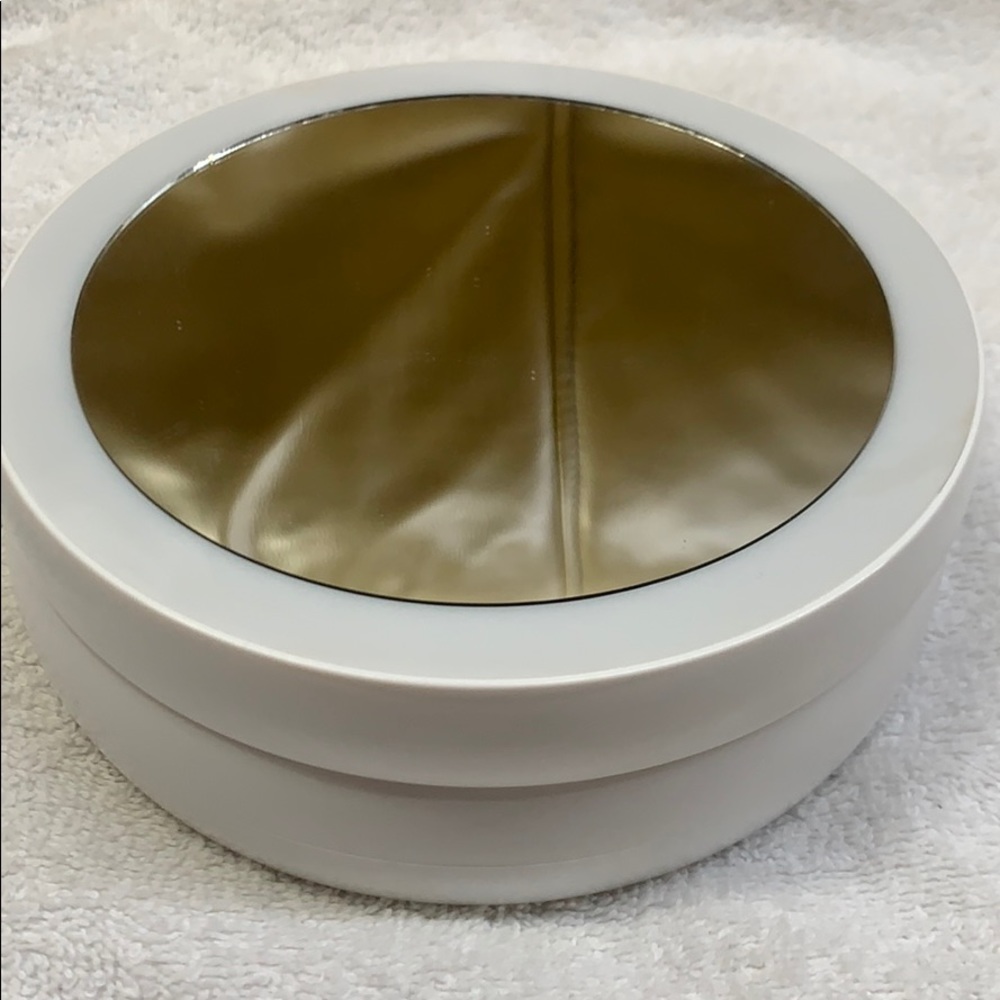 Natural light make up mirror